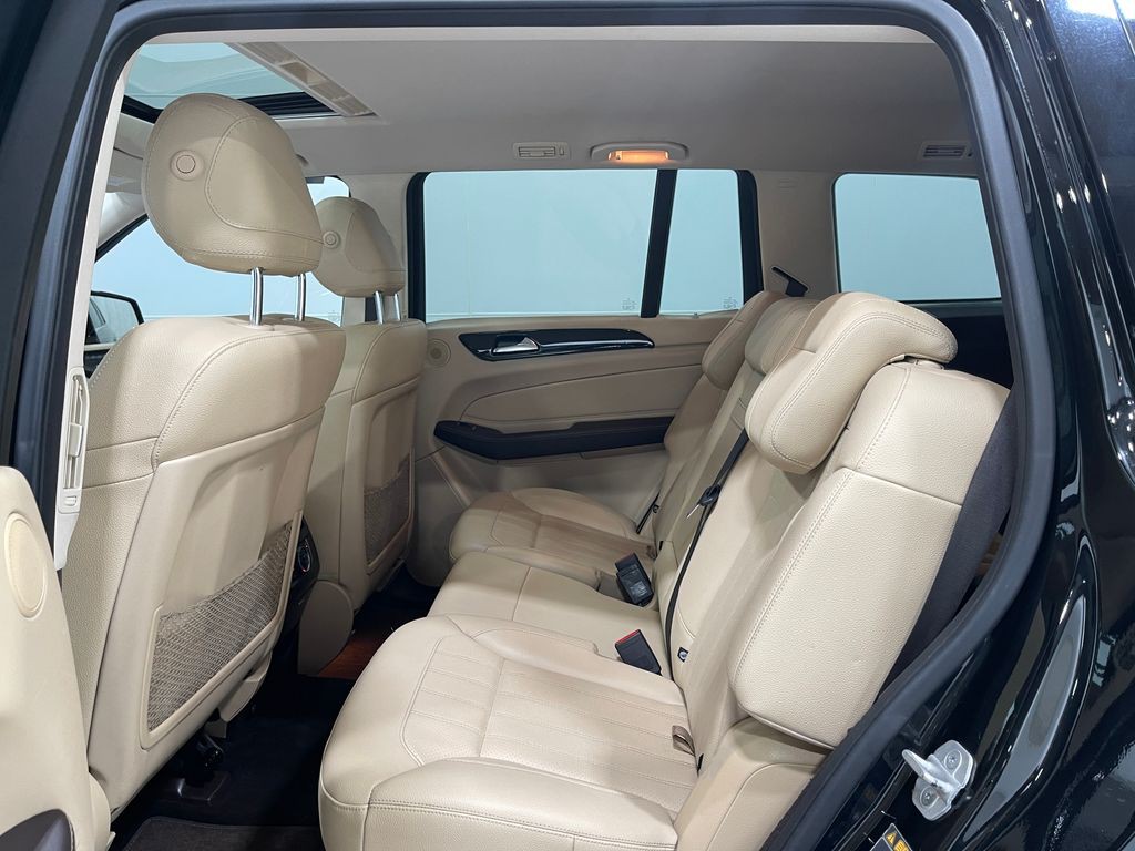 2017 Mercedes-Benz GLS-Class Image 32