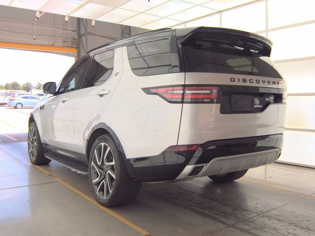 2020 Land Rover Discovery Image 6