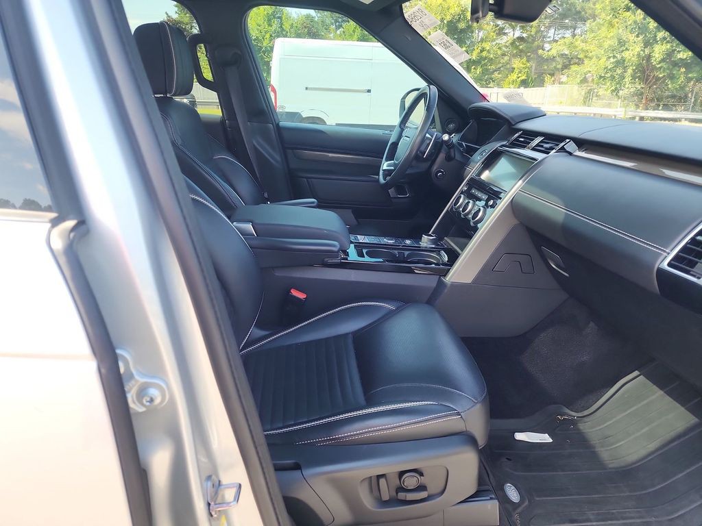 2020 Land Rover Discovery Image 8