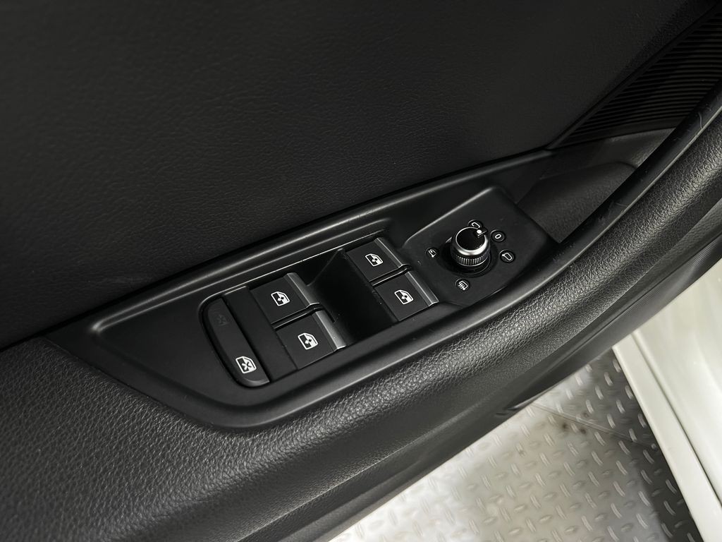 2017 Audi A4 Image 17