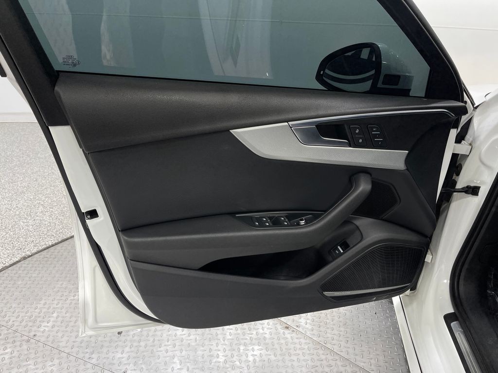 2017 Audi A4 Image 16