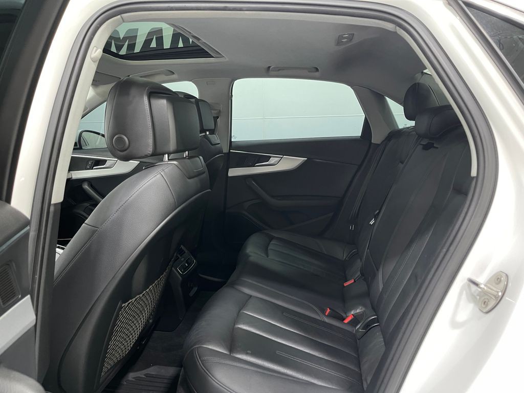 2017 Audi A4 Image 31