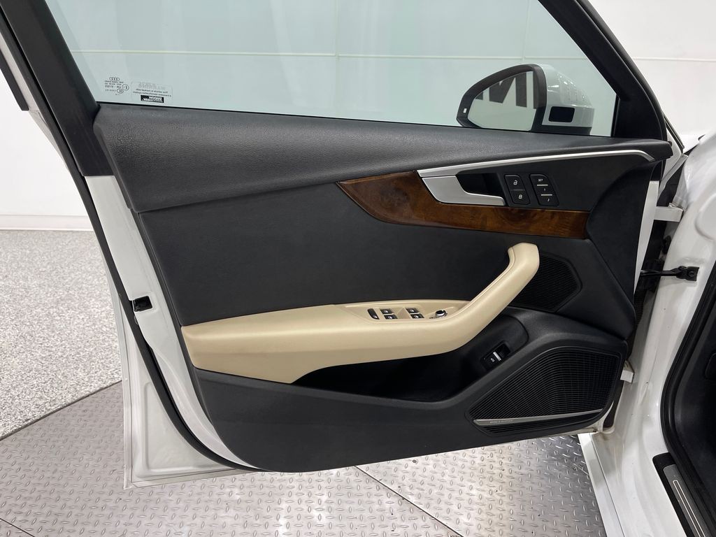 2017 Audi A4 Image 15