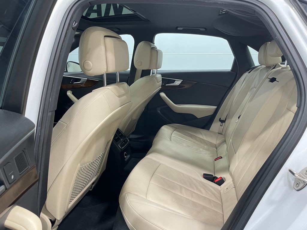 2017 Audi A4 Image 30