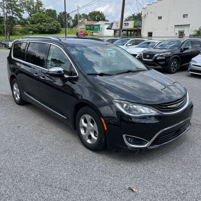 2018 Chrysler Pacifica Image 1