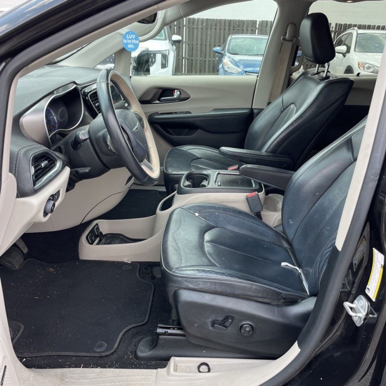 2018 Chrysler Pacifica Image 8
