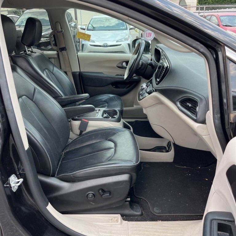 2018 Chrysler Pacifica Image 9