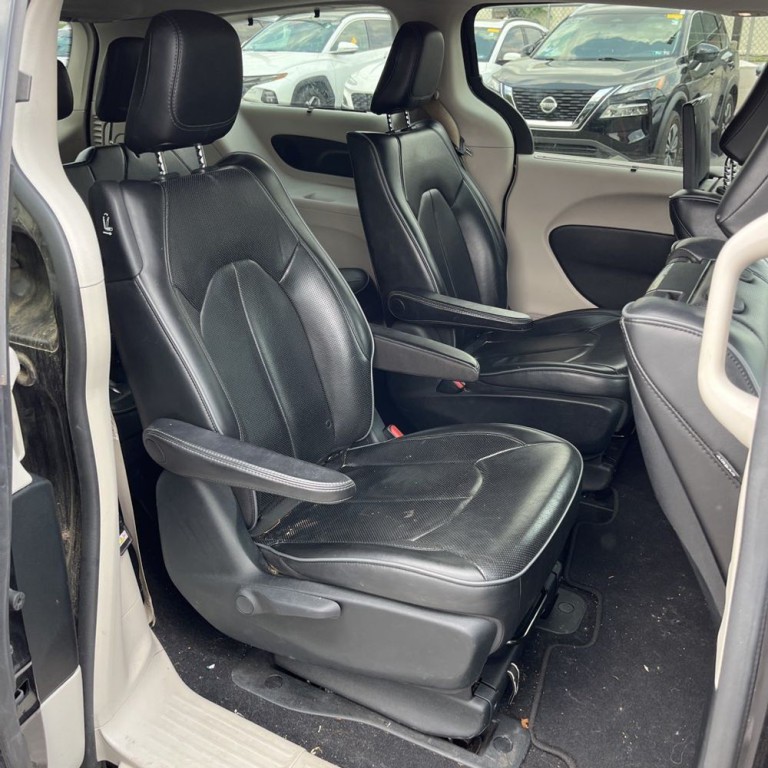2018 Chrysler Pacifica Image 17