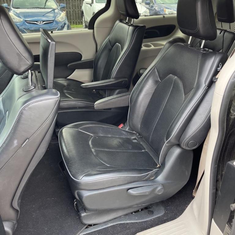 2018 Chrysler Pacifica Image 18