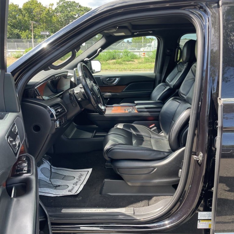 2019 Lincoln Navigator Image 9