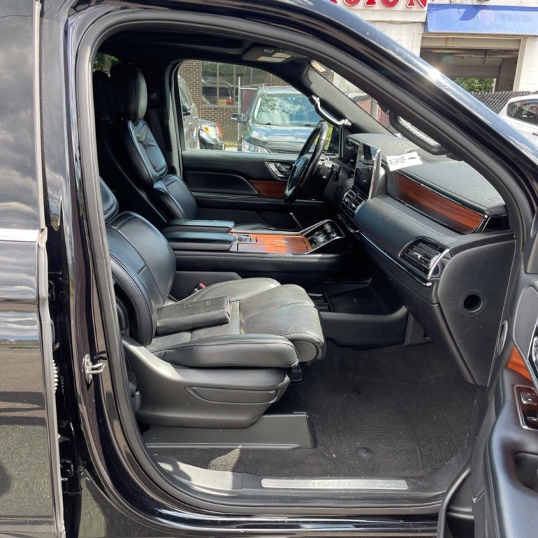 2019 Lincoln Navigator Image 10