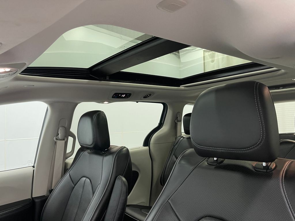 2019 Chrysler Pacifica Image 12
