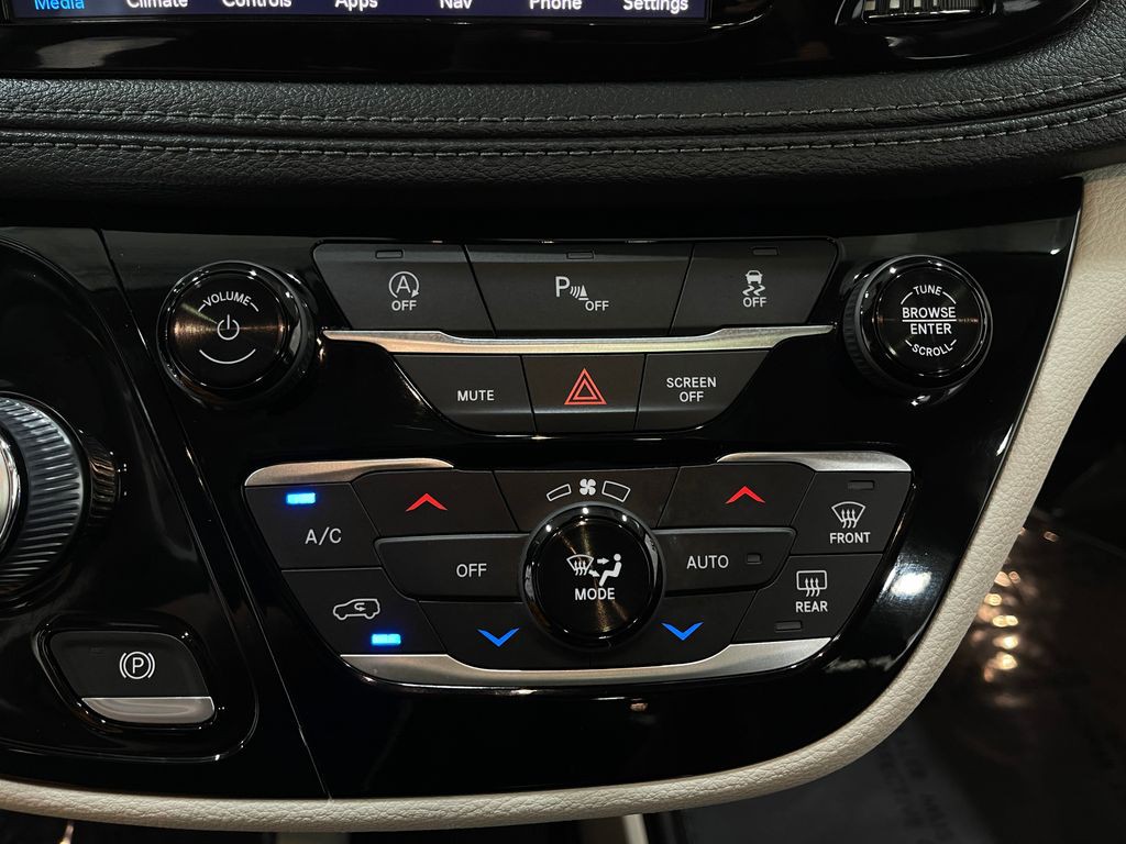 2019 Chrysler Pacifica Image 25