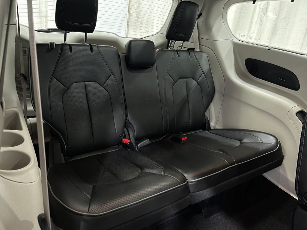 2019 Chrysler Pacifica Image 32