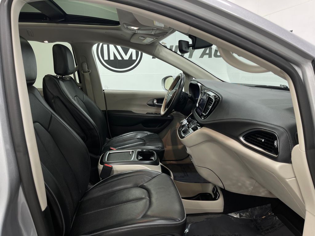 2019 Chrysler Pacifica Image 34