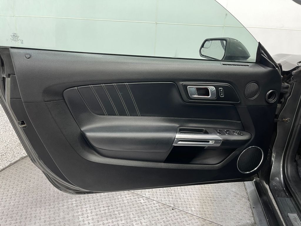 2018 Ford Mustang Image 14