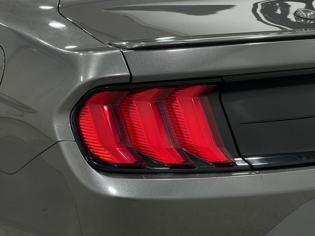 2018 Ford Mustang Image 32