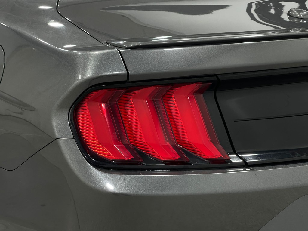 2018 Ford Mustang Image 32