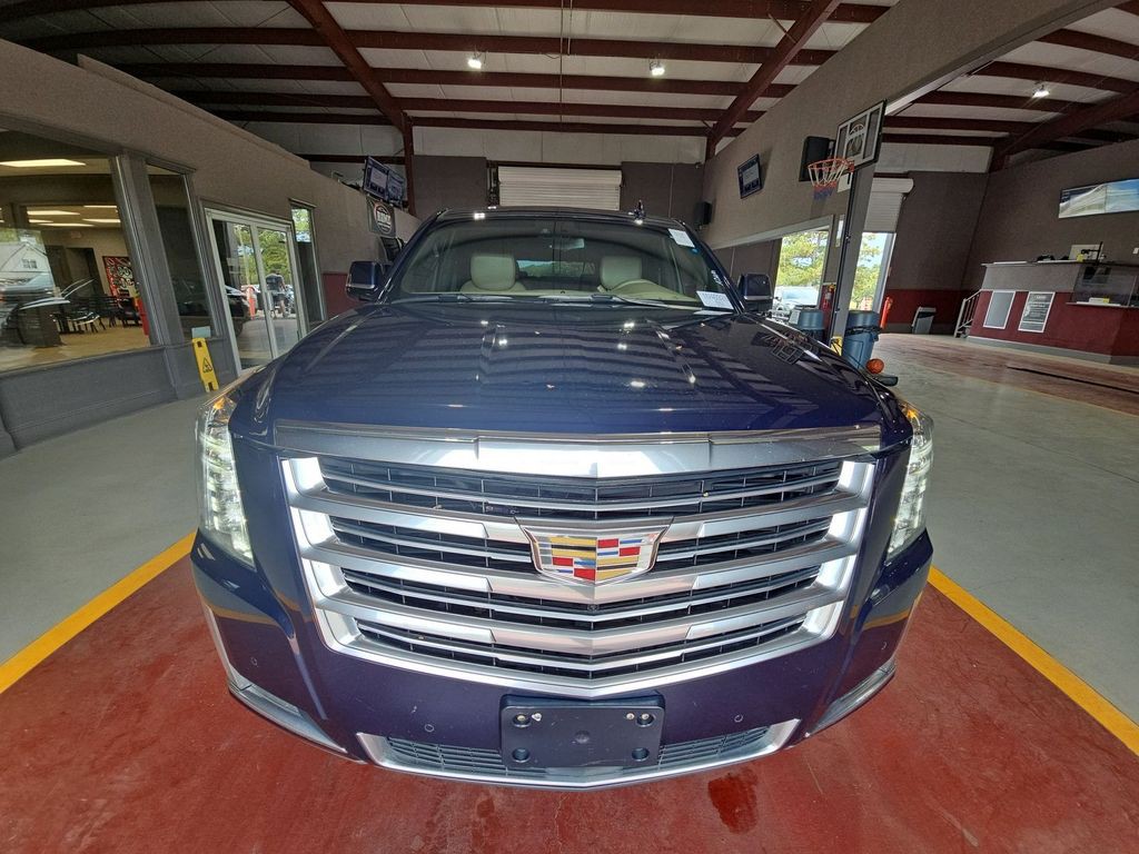 2018 Cadillac Escalade Image 2