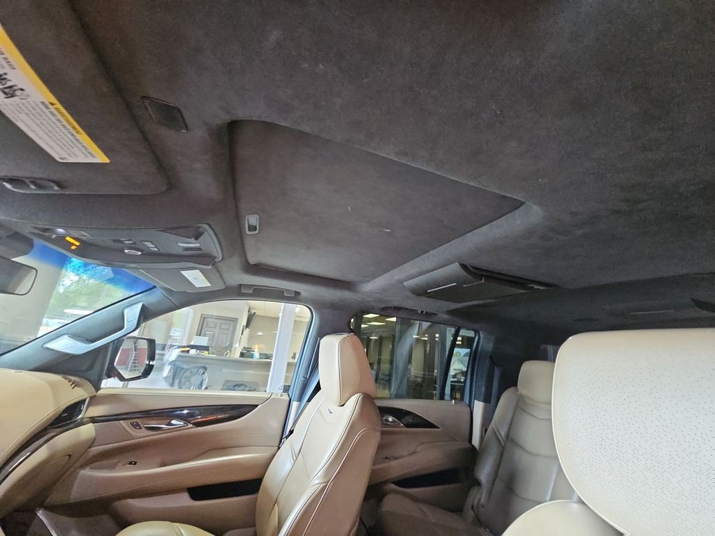 2018 Cadillac Escalade Image 12