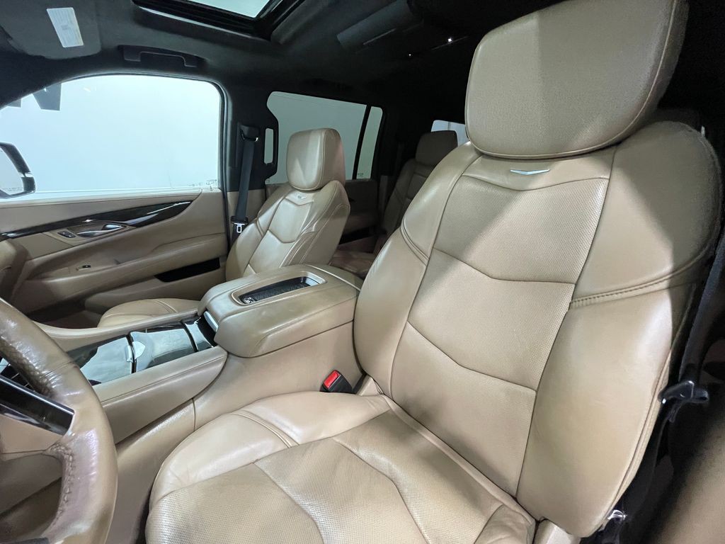 2018 Cadillac Escalade Image 17