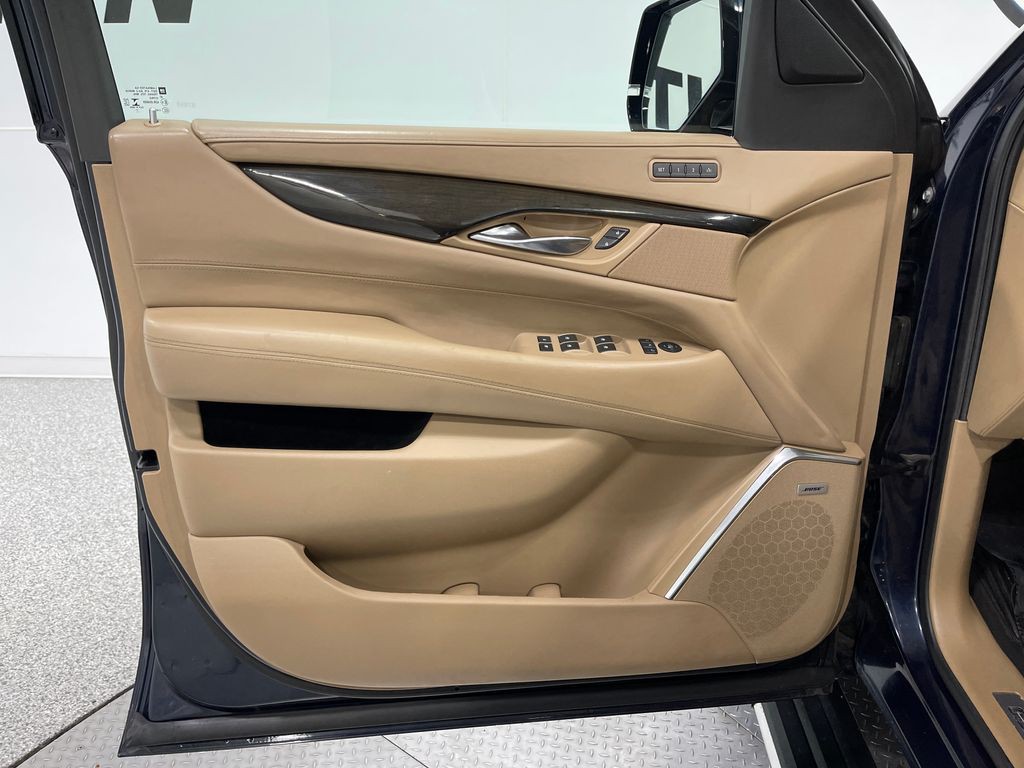 2018 Cadillac Escalade Image 18