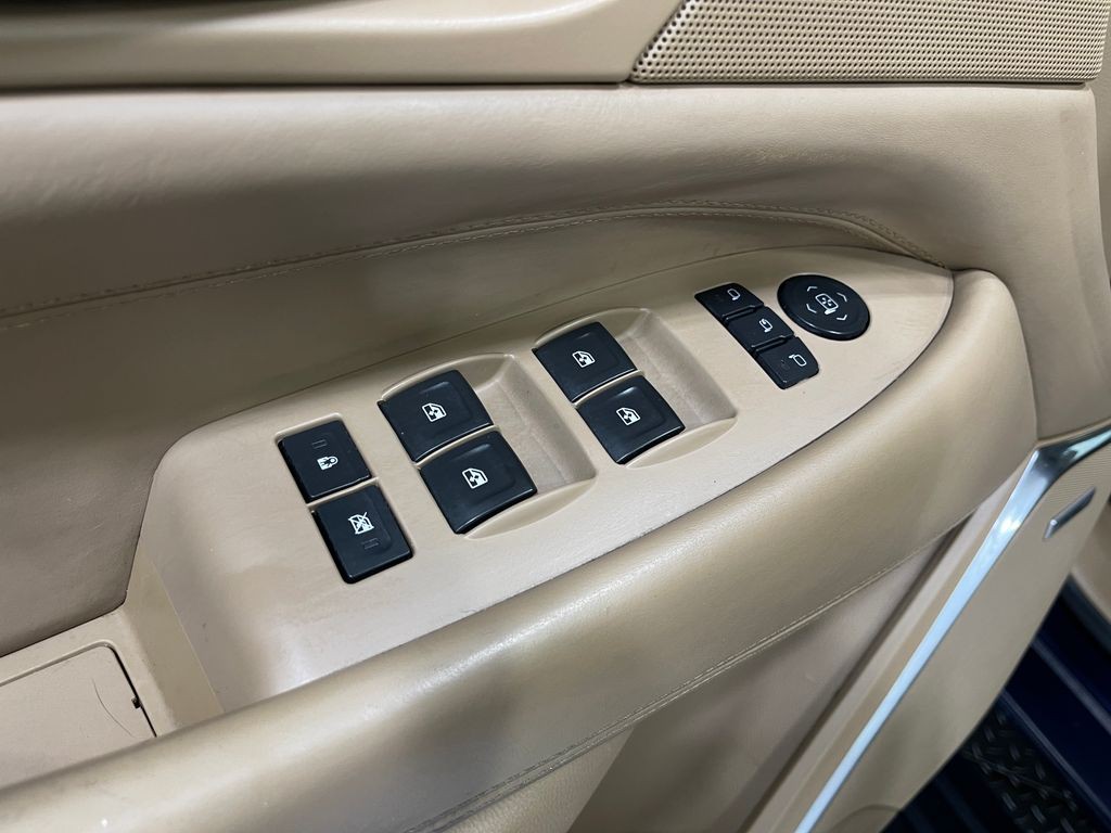 2018 Cadillac Escalade Image 19