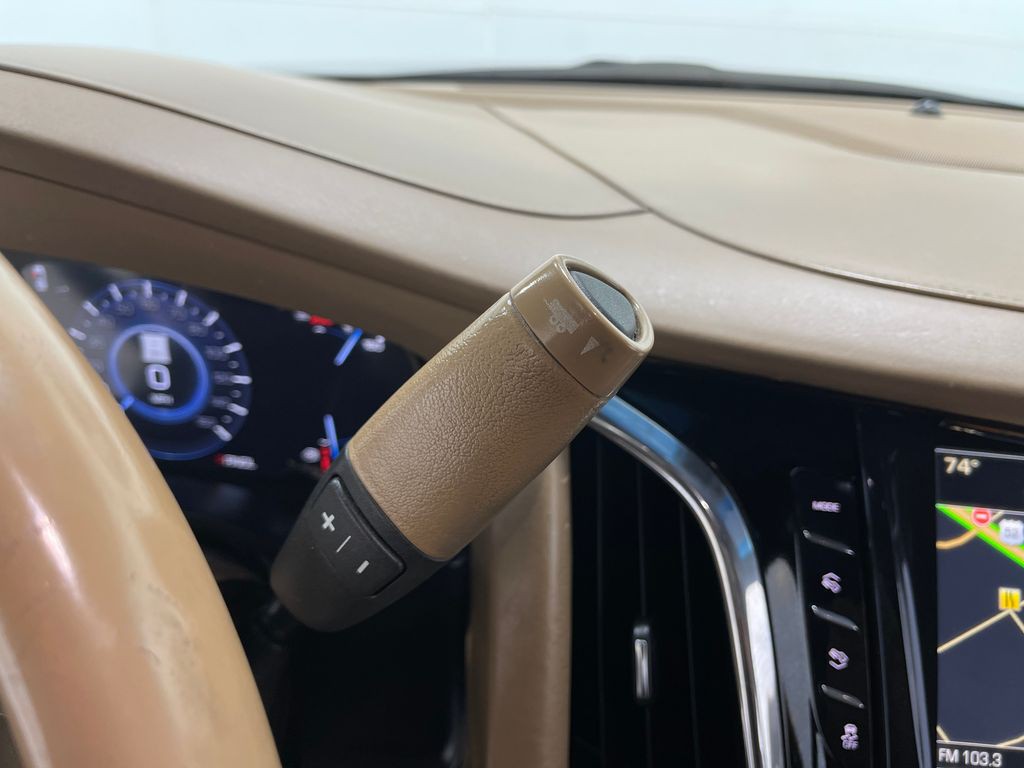 2018 Cadillac Escalade Image 32