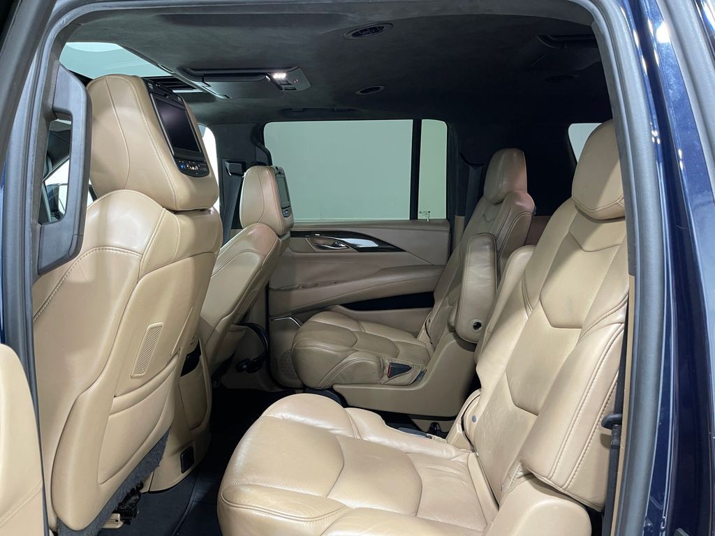 2018 Cadillac Escalade Image 33