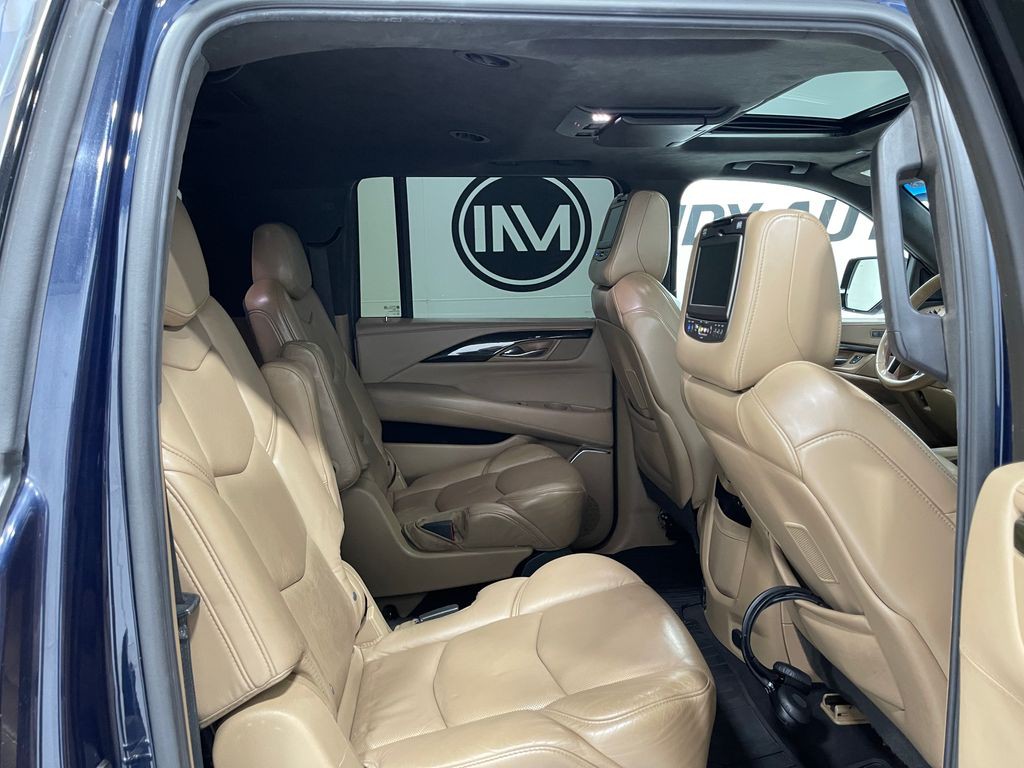 2018 Cadillac Escalade Image 36