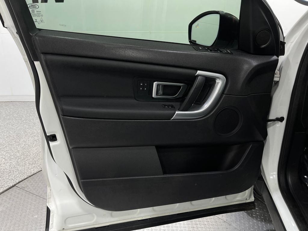 2019 Land Rover Discovery Sport Image 15