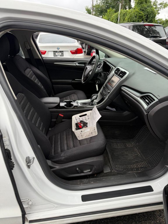 2016 Ford Fusion Image 9