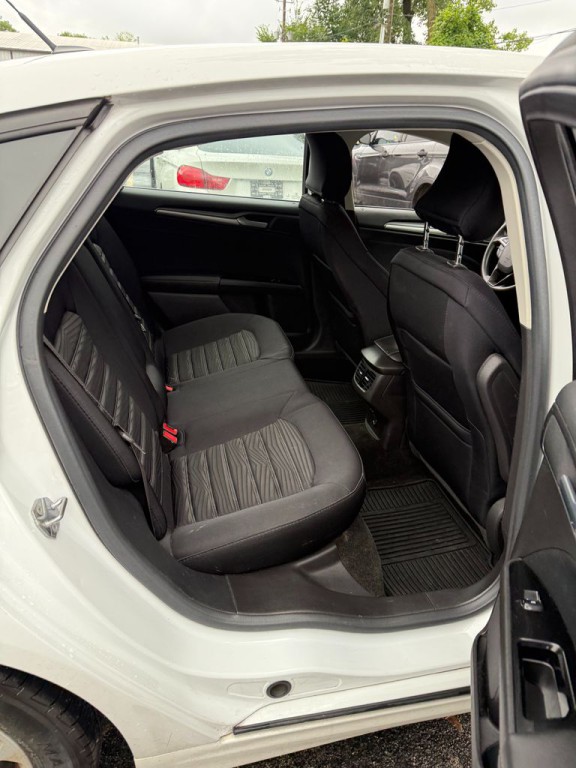 2016 Ford Fusion Image 11