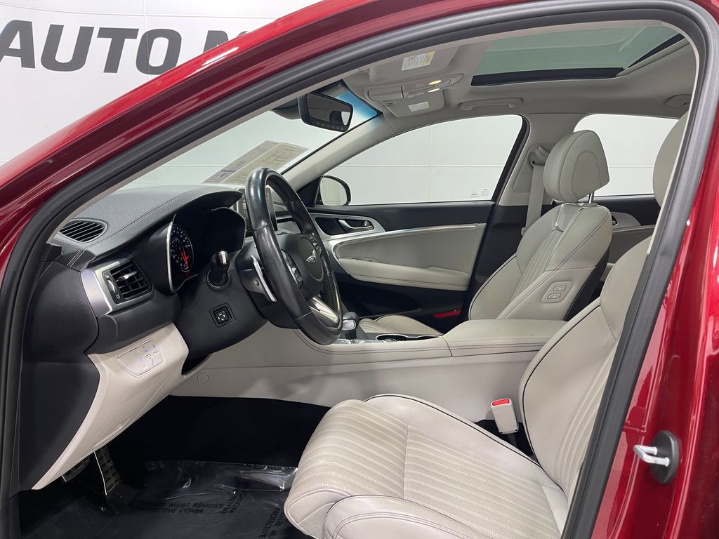 2019 Genesis G70 Image 14