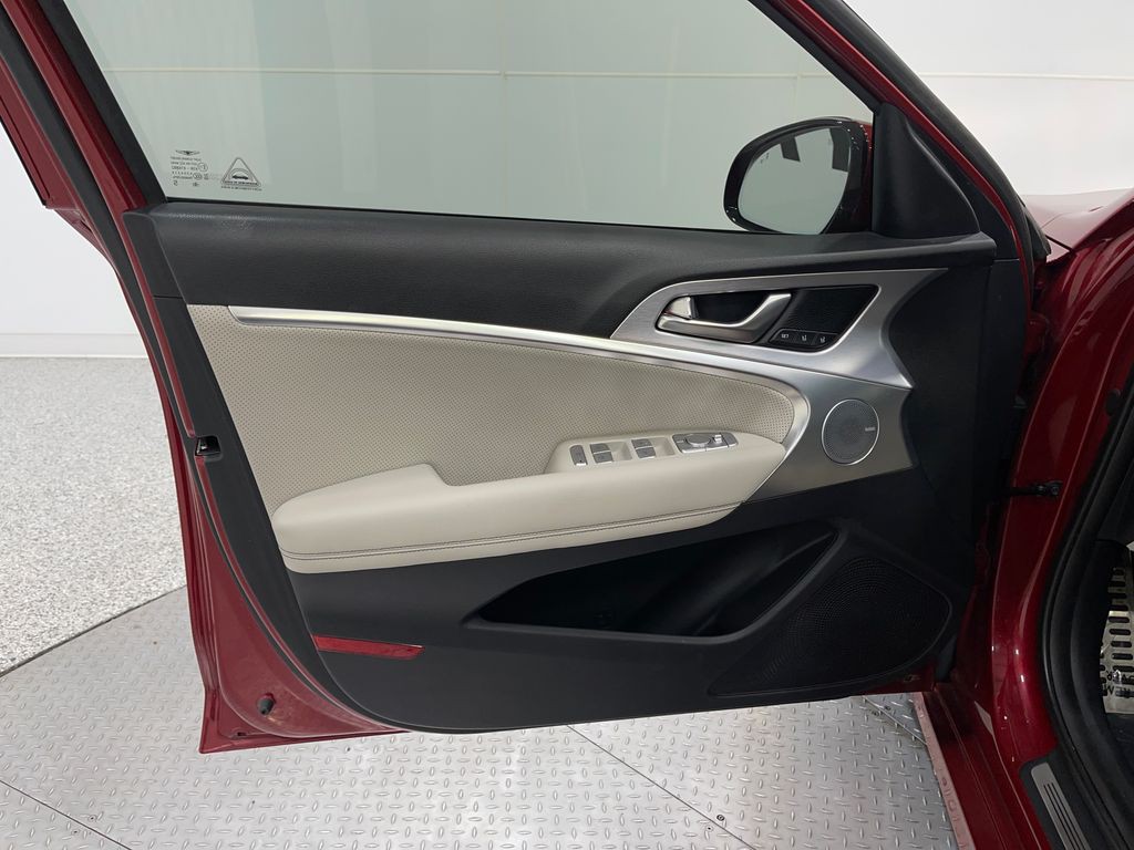 2019 Genesis G70 Image 16