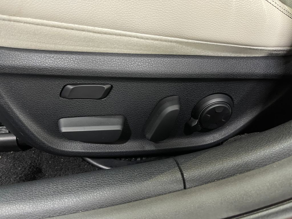 2019 Genesis G70 Image 18