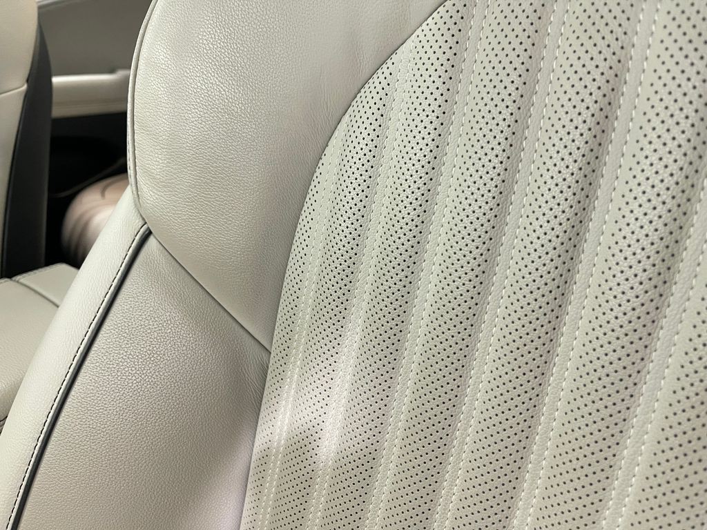 2019 Genesis G70 Image 19