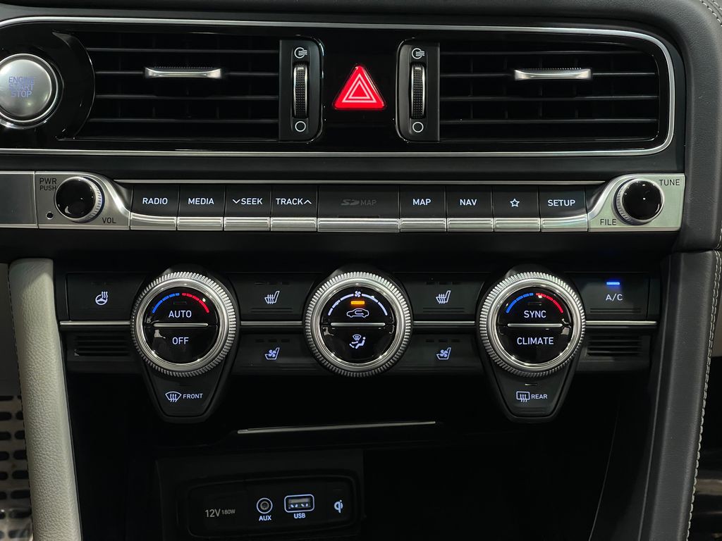 2019 Genesis G70 Image 26