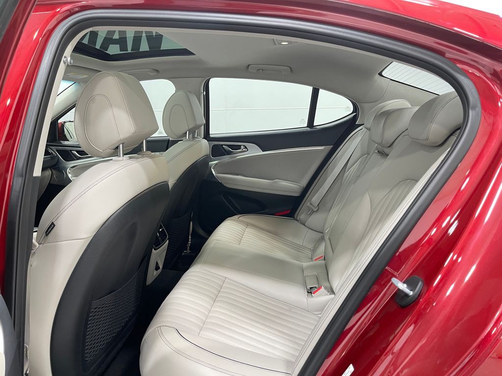 2019 Genesis G70 Image 31