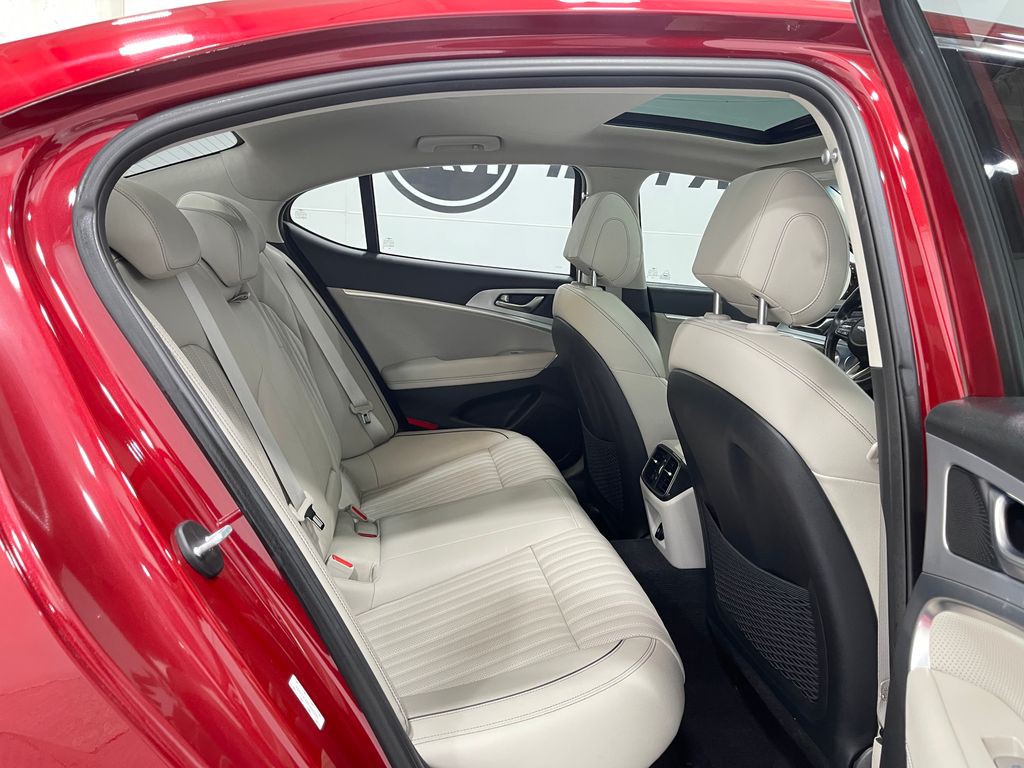 2019 Genesis G70 Image 32