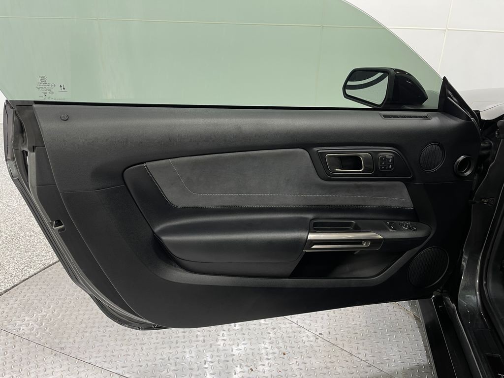 2020 Ford Mustang Image 14