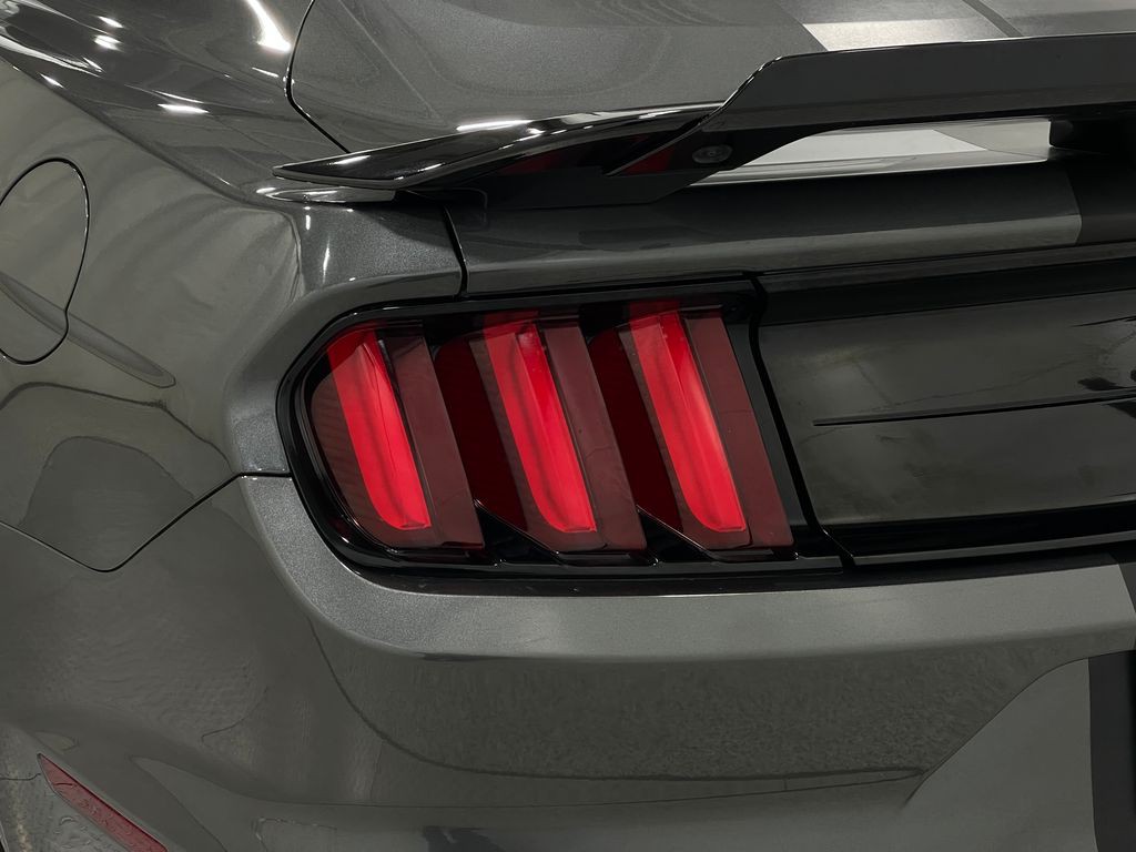 2020 Ford Mustang Image 32
