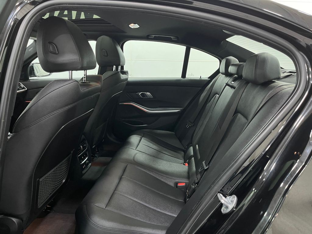 2020 BMW 3 Series Image 31