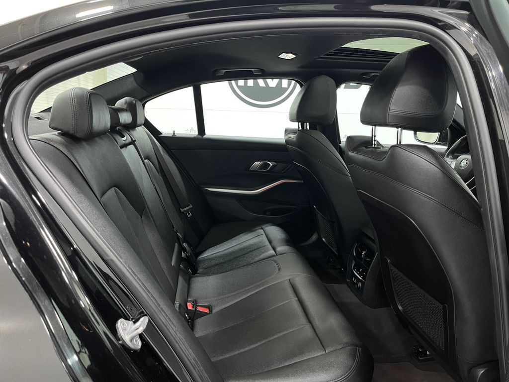 2020 BMW 3 Series Image 32