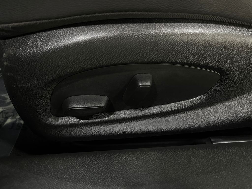 2016 Chevrolet Camaro Image 16
