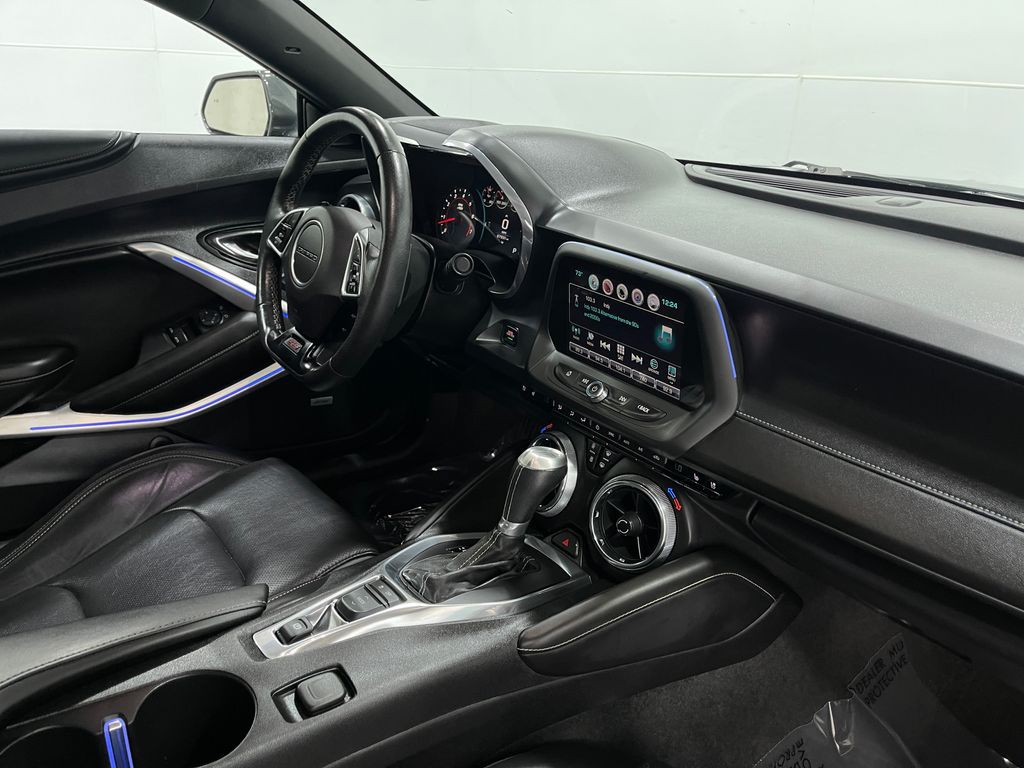 2016 Chevrolet Camaro Image 19