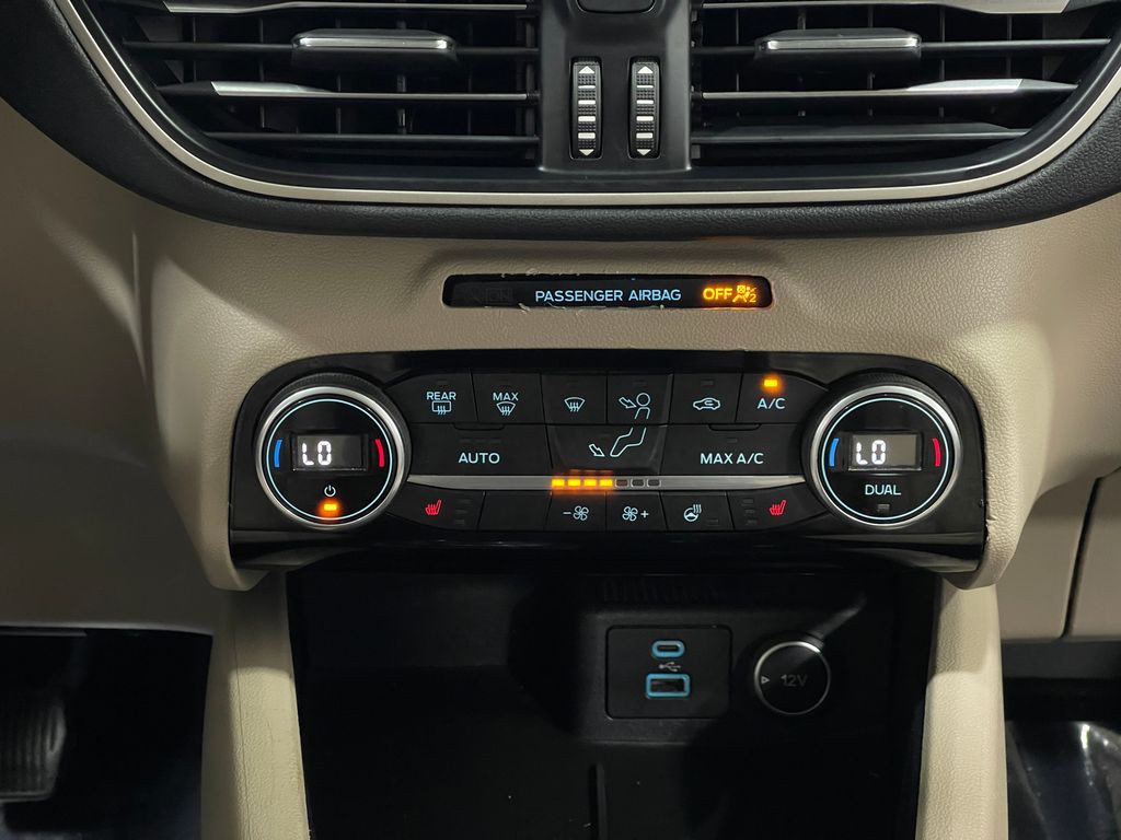 2021 Ford Escape Image 24