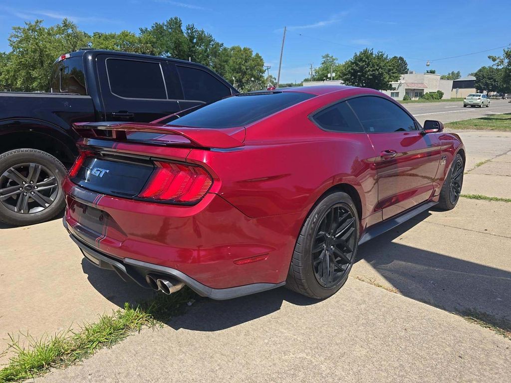 2019 Ford Mustang Image 3