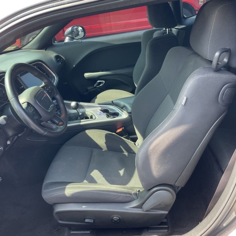2016 Dodge Challenger Image 10