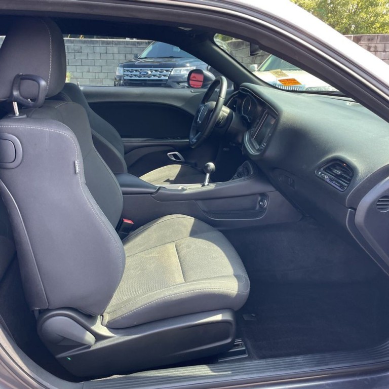 2016 Dodge Challenger Image 12